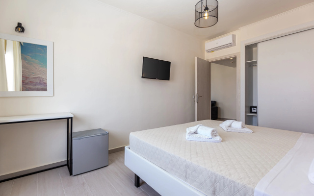 Aqua Luxury Suites Roda