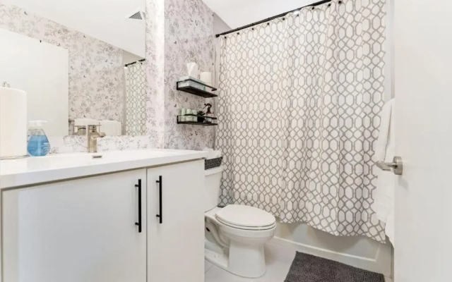 Stylish Downtown 1BR Condo - Superb Views