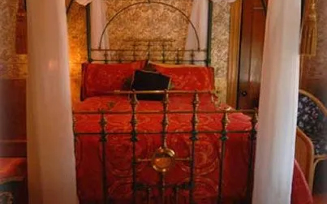 The Lion and The Rose Bed & Breakfast