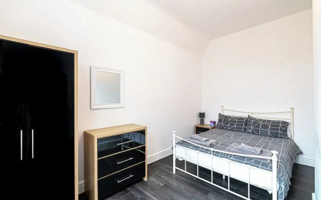 Two Bedroom Apartment by Guestz