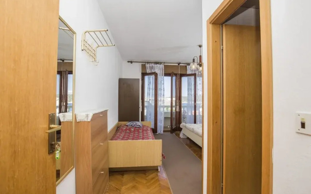 Apartments and Rooms Krstinić