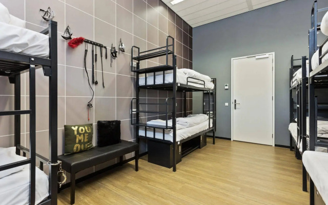 Hostelle - Caters to Women