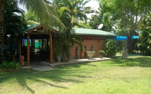 Home Paradise Resort Tak