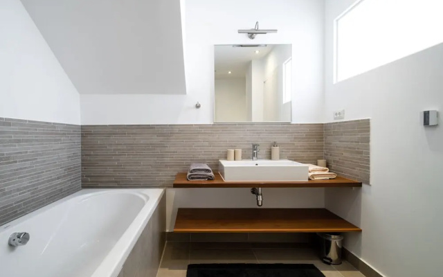 Acadia Beach Villas & Apartments, Slatine