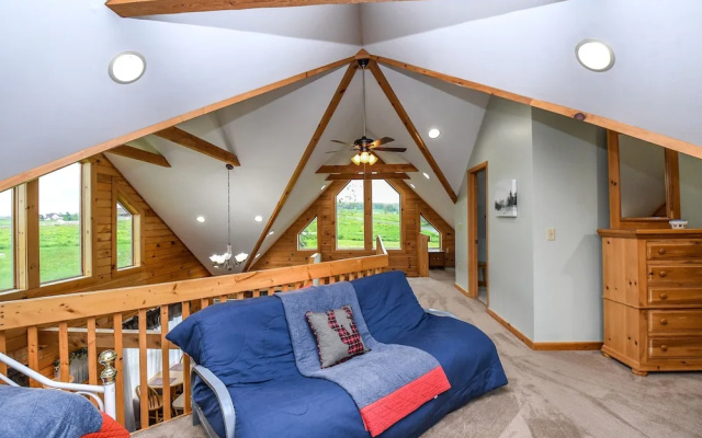 McKenzie's Cabin 2 Bedroom House