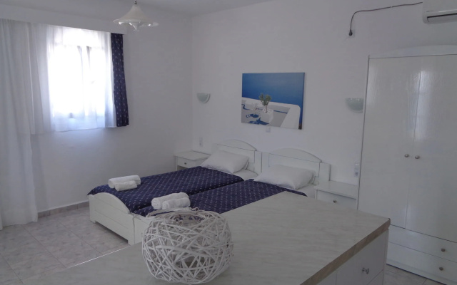 Blue and White Studios & Apartments