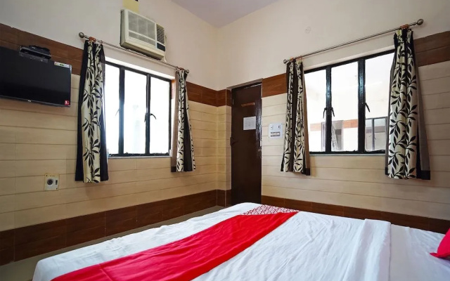 OYO 43646 Mukund Sarovar