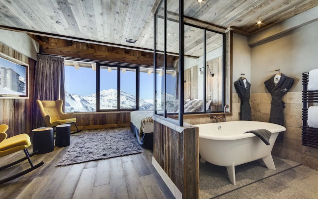 Luxury 8 bedrooms apartment, 380 sq.m. at 2551m. altitude