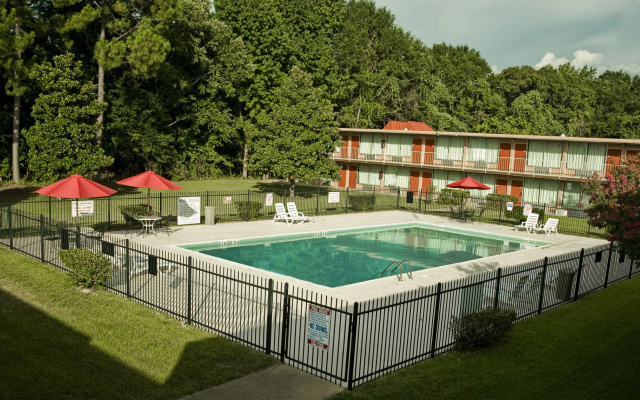 Express Inn & Suites