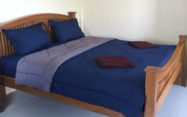 Krabi Town Sleeps 8 With Kitchen