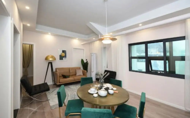 Old Beach Hongkong Style Apartment