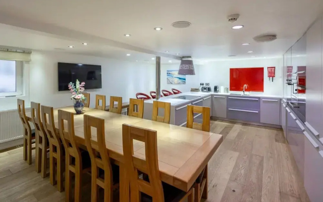 Host Stay Sillwood Seafront