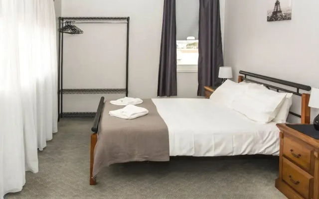 Albany Hotel
