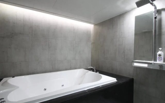 Lexy Hotel