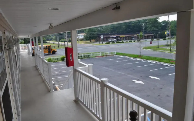 At 9 Motel Near Freehold I-195