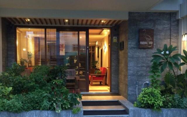 Отель Maakanaa Lodge вид на фасад