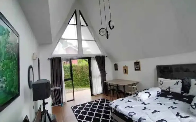 Triangle Marindu Ciater