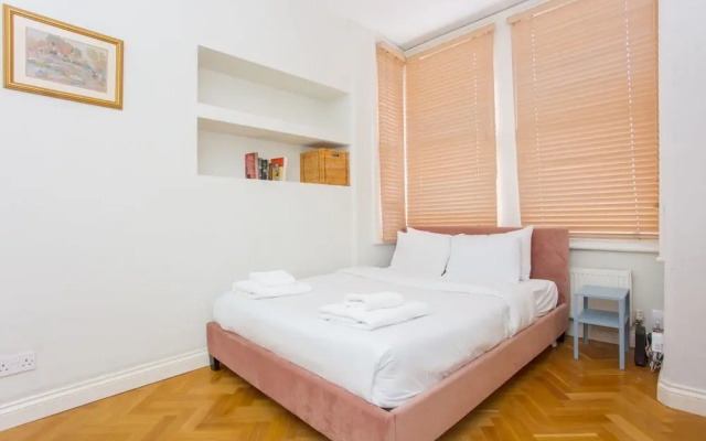 Chic Family-friendly 2 Bedroom Apartment in Clapham Common