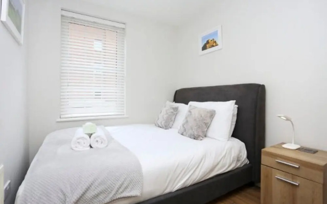 Sophisticated Apt in Trendy Leith Port District