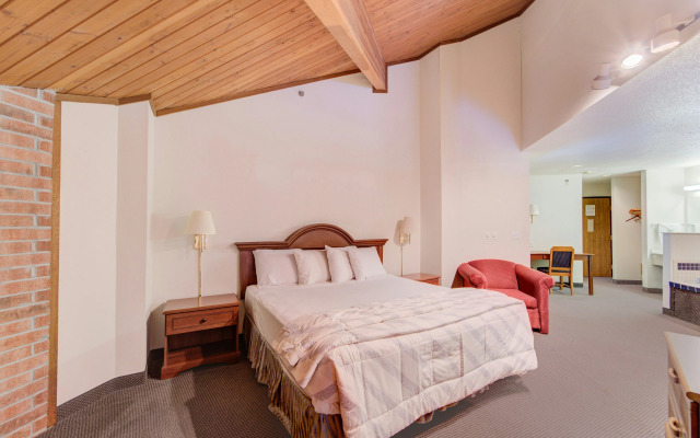 Capital O Amerihost Inn and Suites Fulton Hwy 54 MO