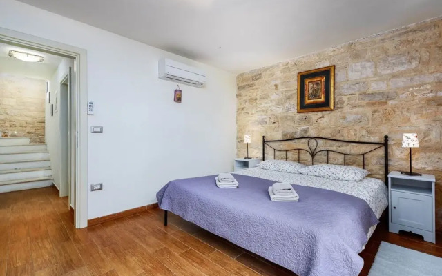 Lovely Stone House With Private Swimming Pool