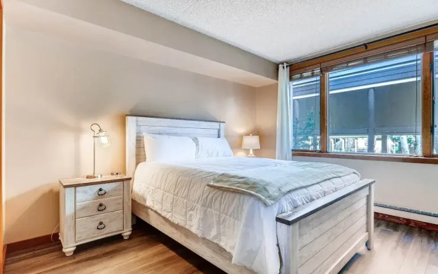 Spacious And Modern 2br Premier- The Pines- Kids Ski Free 2 Bedroom Condo by RedAwning
