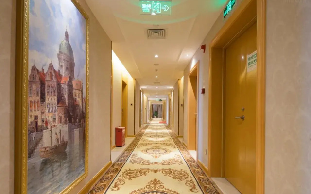 Vienna Hotel (Shenzhen Henggang Metro Station)