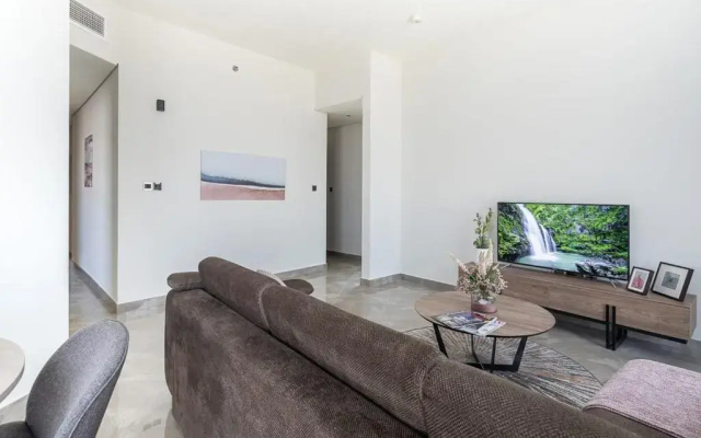 Frank Porter - Majestique Residence