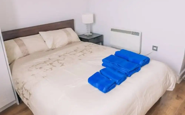 2 Bedroom Apartment Near City Centre