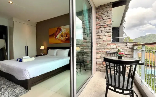 Emerald 307 - Studio With Balcony and Shared Pool