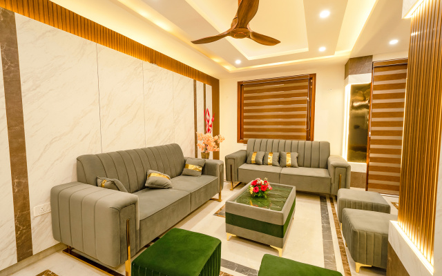 Fabhotel Royale Basant Residency