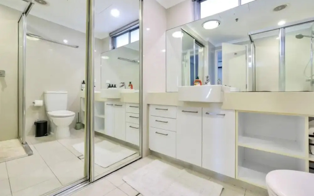 Stylish 1-bed Darwin City Stay With Balcony Views