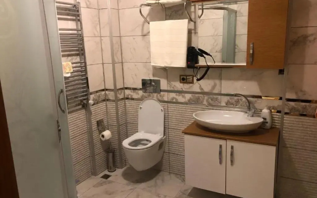Moni̇ka Vi̇lla House