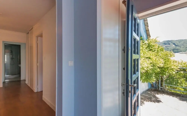 Spacious Holiday Home near Forest in Auvergne