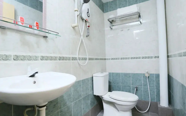 OYO 89672 EG Hotel JJ