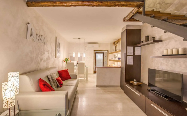 Tritone Top House