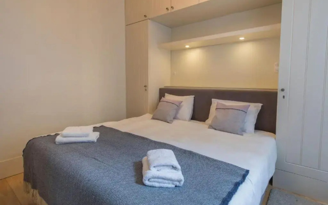 Lovelystay - Cozy Duplex Home in Alfama