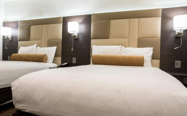 Hotel Xilo Glendale