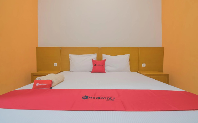 RedDoorz near Alun Alun KC Haurgeulis