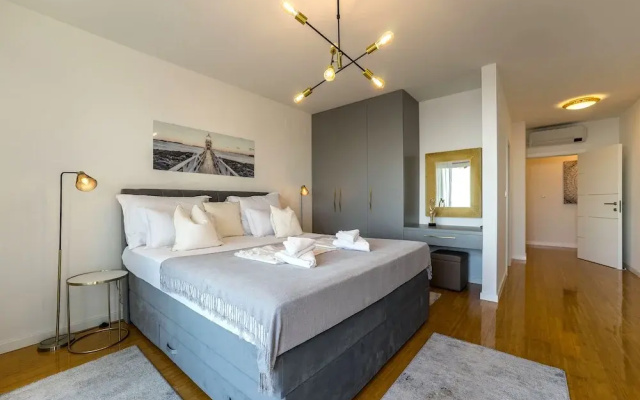 Penthouse Apartment Perla with Jacuzzi