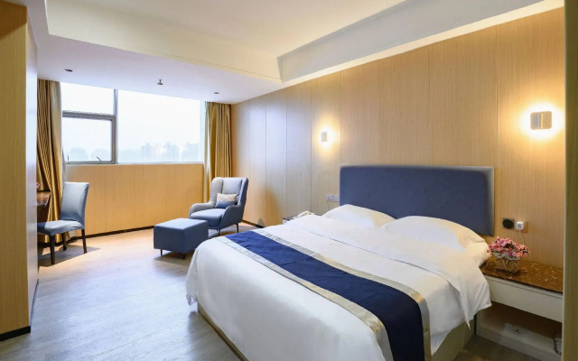 Green Island Holiday Hotel