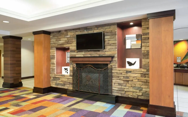 Fairfield Inn & Suites by Marriott State College