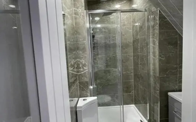 3 Bedroom Whalley Aparthotel