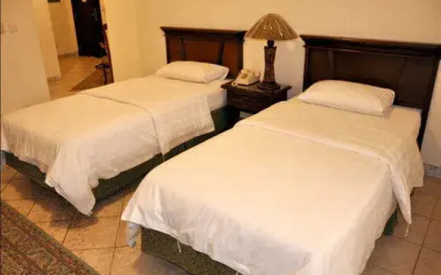 Alfursan Almotahida Hotel Alhamraa dist