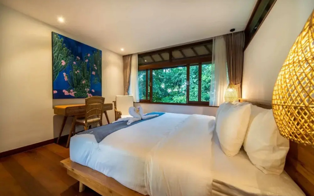 Jungle Wooden Villa, 3 BR, Ubud With Staff