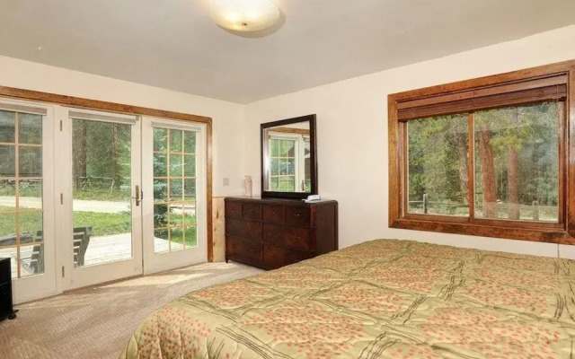 Blue Spruce House 7022