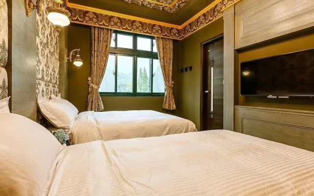 Mountain in Florence Homestay