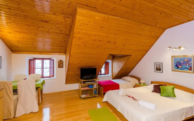 11 Stars Apartments