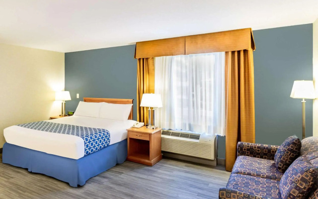 Econo Lodge Inn & Suites University
