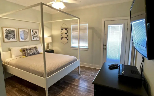 Chillax Inn 3 Bedroom Home by RedAwning